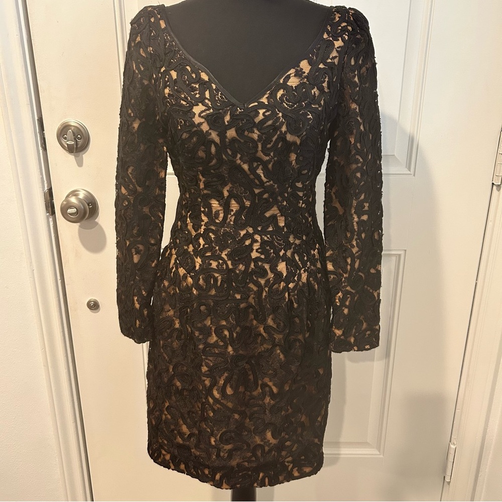 Carmen Marc Valvo Black/Nude Size‎ 4